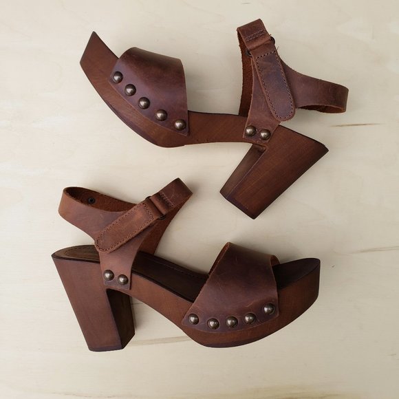 Mila Paoli Shoes - NWOT Mila Paoli Italian Leather Wood Platform Heel